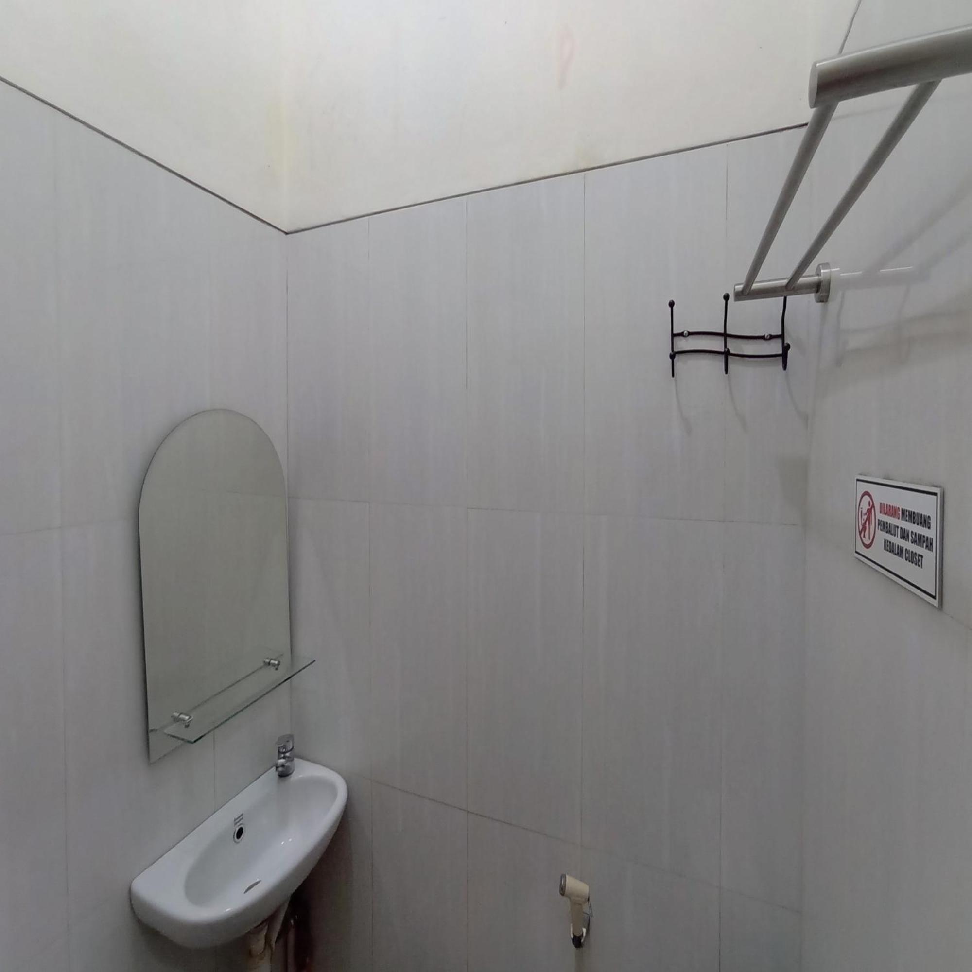 Reddoorz At Syariah House Purwokerto Hotel ภายนอก รูปภาพ
