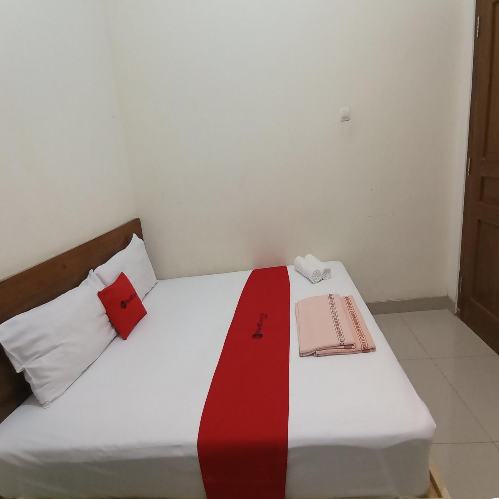Reddoorz At Syariah House Purwokerto Hotel ภายนอก รูปภาพ