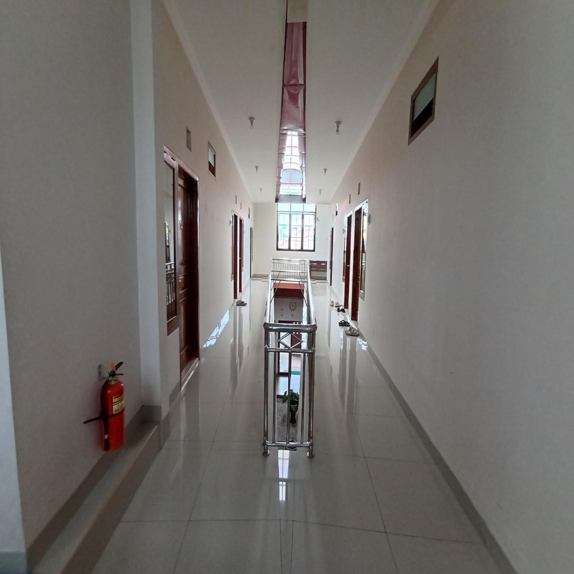 Reddoorz At Syariah House Purwokerto Hotel ภายนอก รูปภาพ