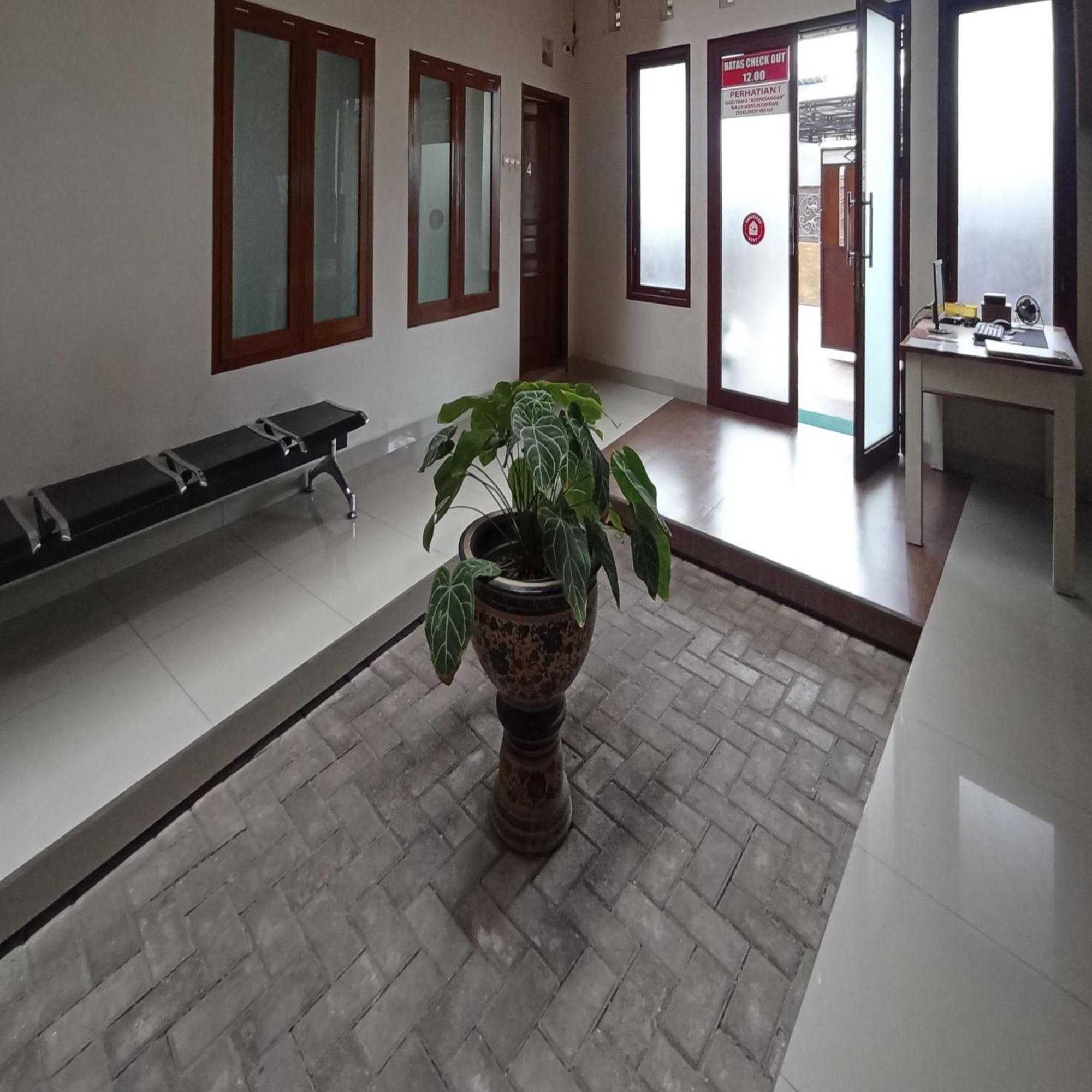 Reddoorz At Syariah House Purwokerto Hotel ภายนอก รูปภาพ